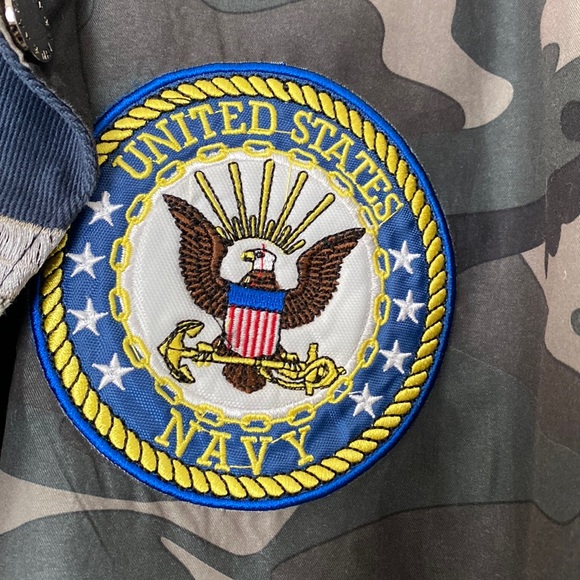 Gently Used Men’s US Navy Reversible Jacket - Picture 10 of 10